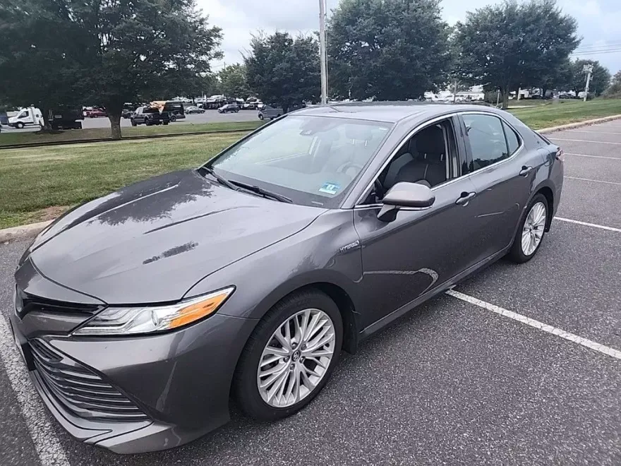 2020 Toyota Camry Hybrid XLE photo 1
