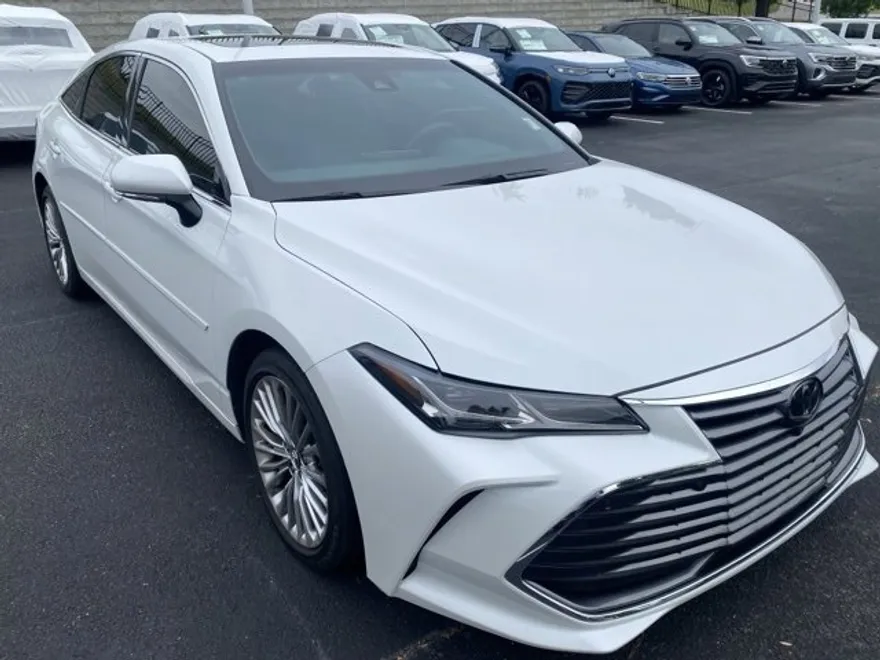 2019 Toyota Avalon Limited photo 1
