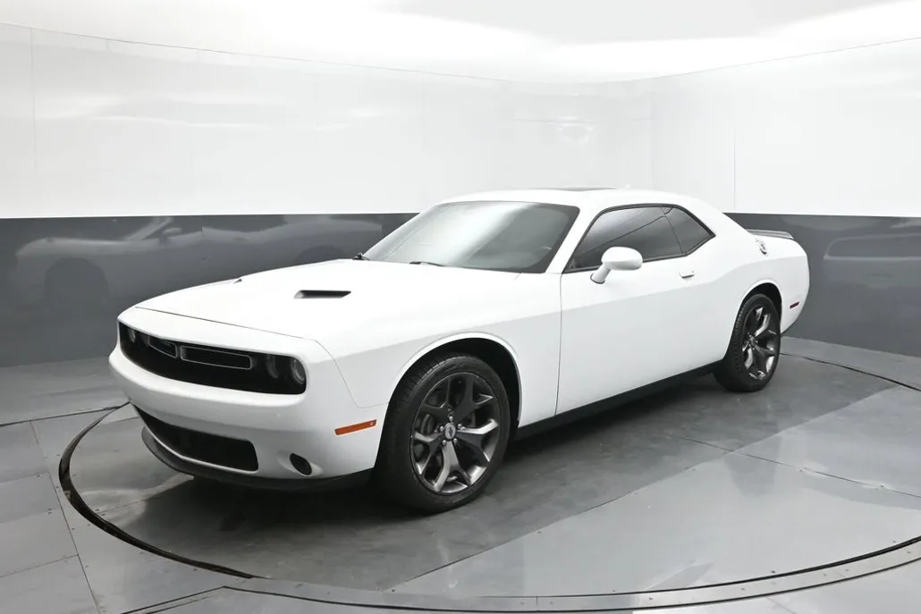 2018 Dodge Challenger SXT photo 1
