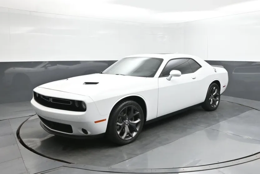 2018 Dodge Challenger SXT photo 1