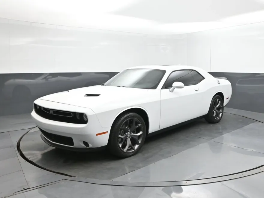 2018 Dodge Challenger SXT photo 1