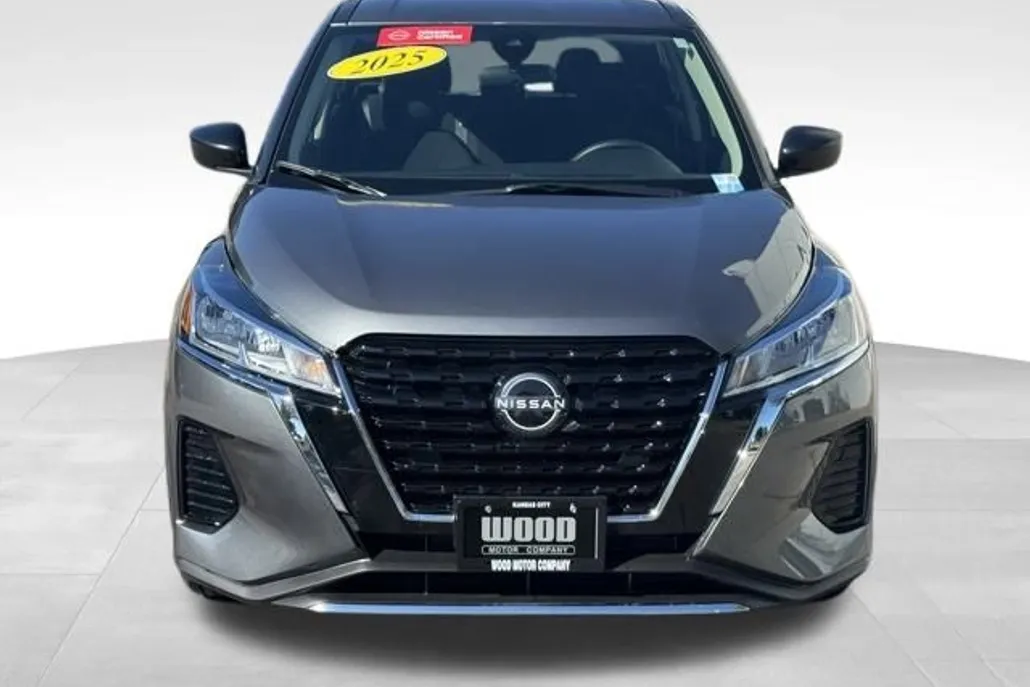2025 Nissan Kicks Play S photo 1