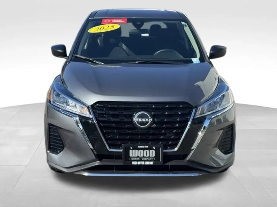 2025 Nissan Kicks Play S photo 1