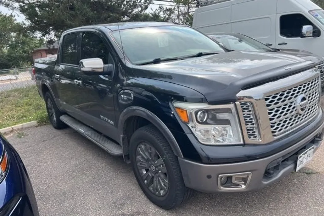 2017 Nissan Titan Platinum Reserve photo 1