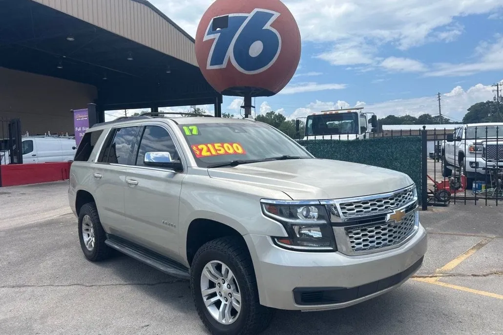 2017 Chevrolet Tahoe LT photo 1