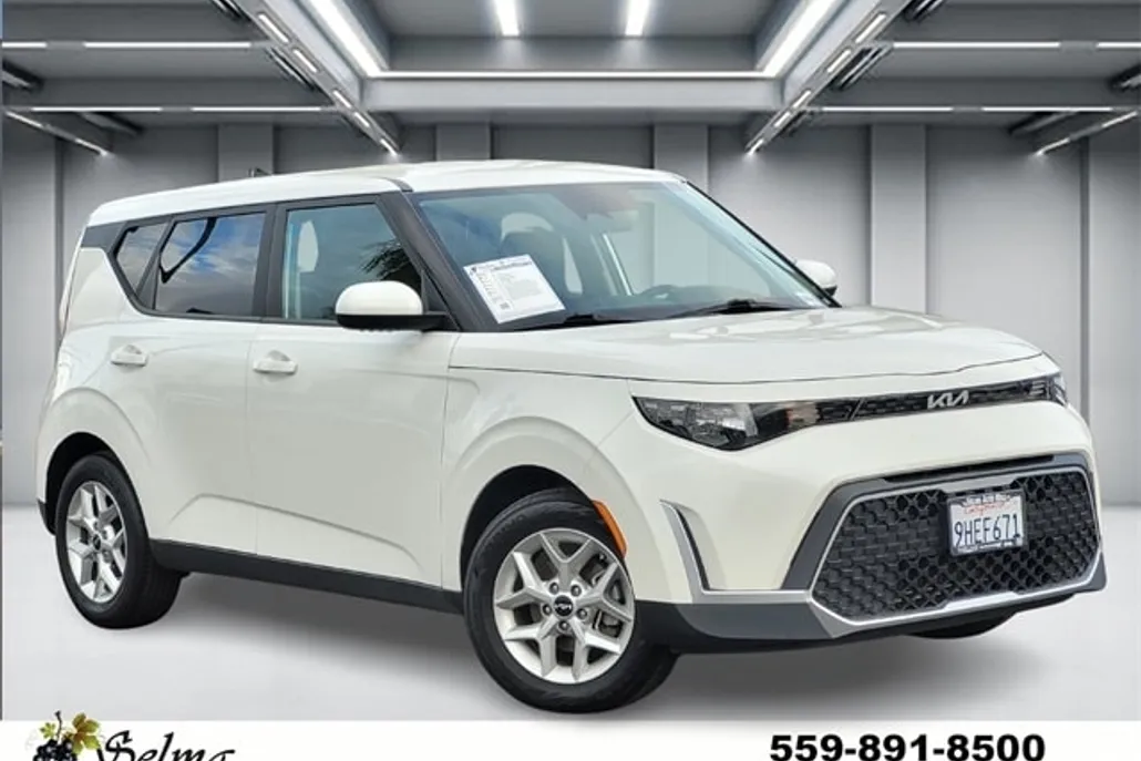 2023 Kia Soul LX photo 1