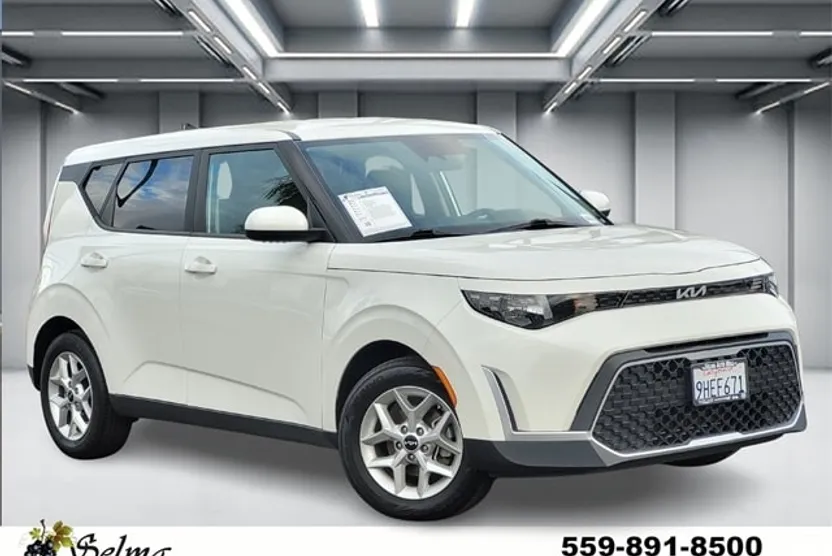 2023 Kia Soul LX photo 1