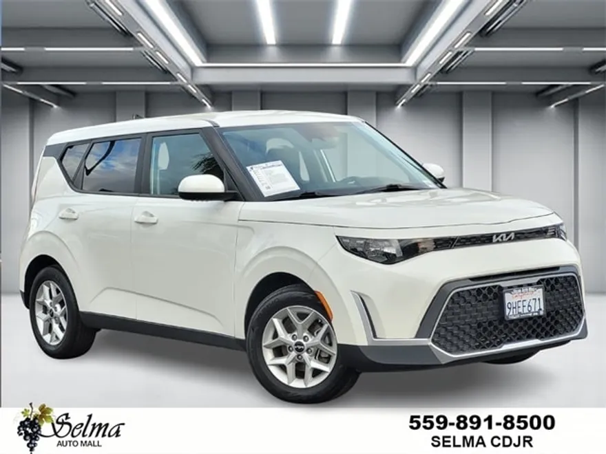 2023 Kia Soul LX photo 1