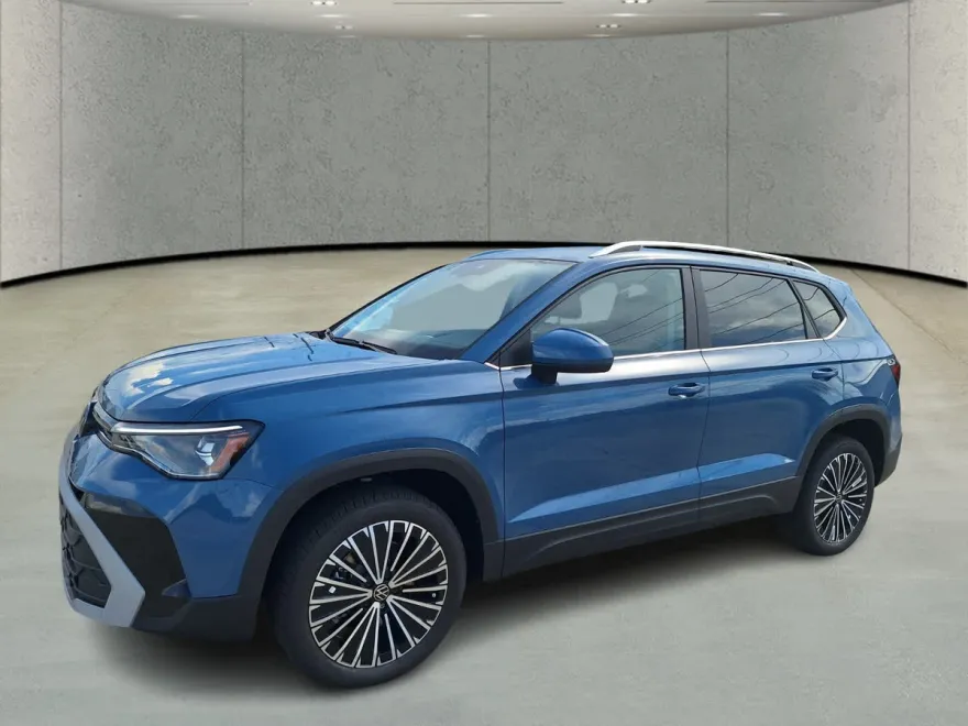 2025 Volkswagen Taos SE photo 1