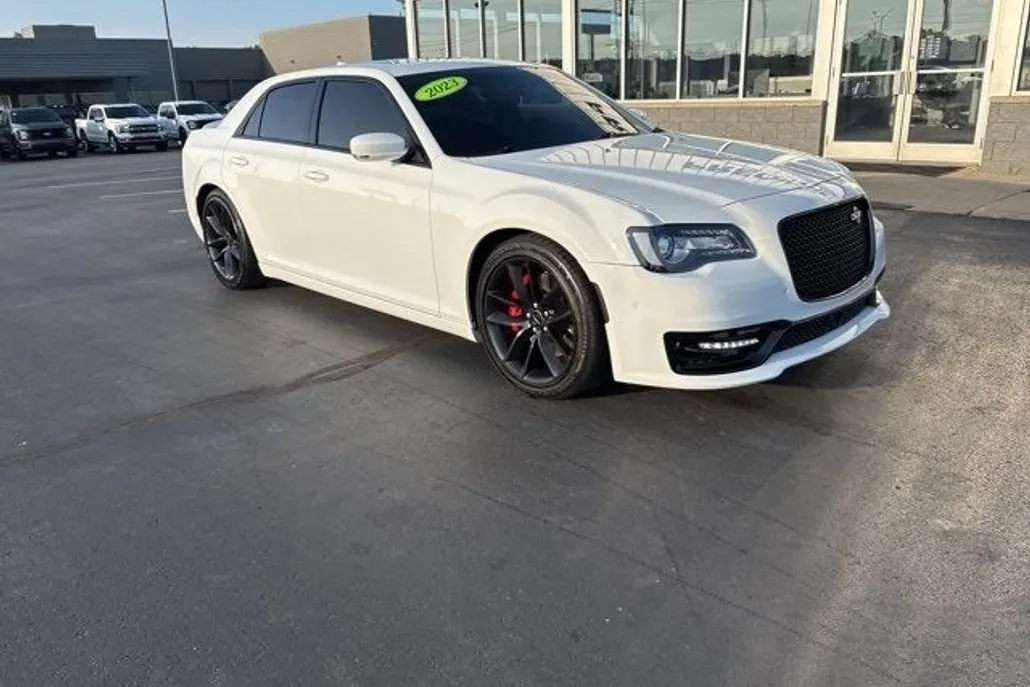 2023 Chrysler 300 C photo 1