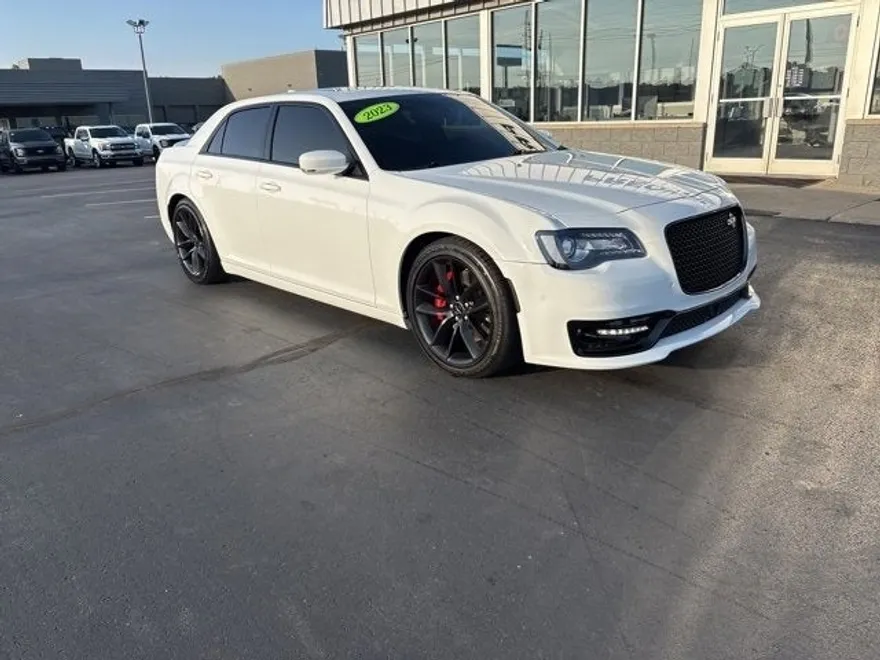 2023 Chrysler 300 C photo 1