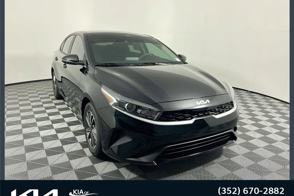 2023 Kia Forte LXS photo 1