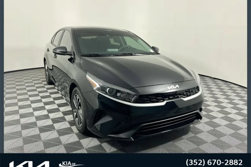 2023 Kia Forte LXS photo 1