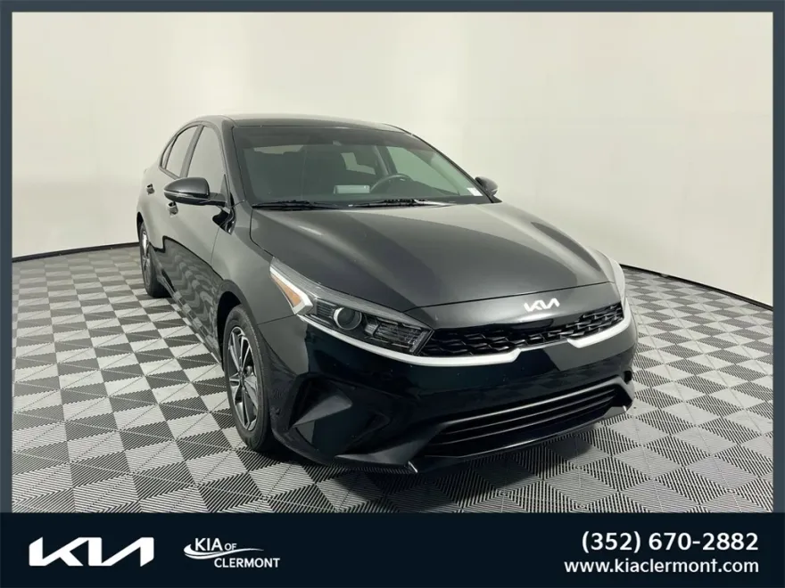 2023 Kia Forte LXS photo 1