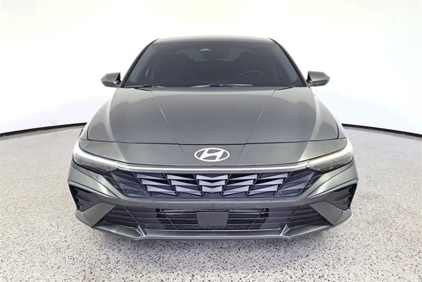 2024 Hyundai Elantra SEL photo 1