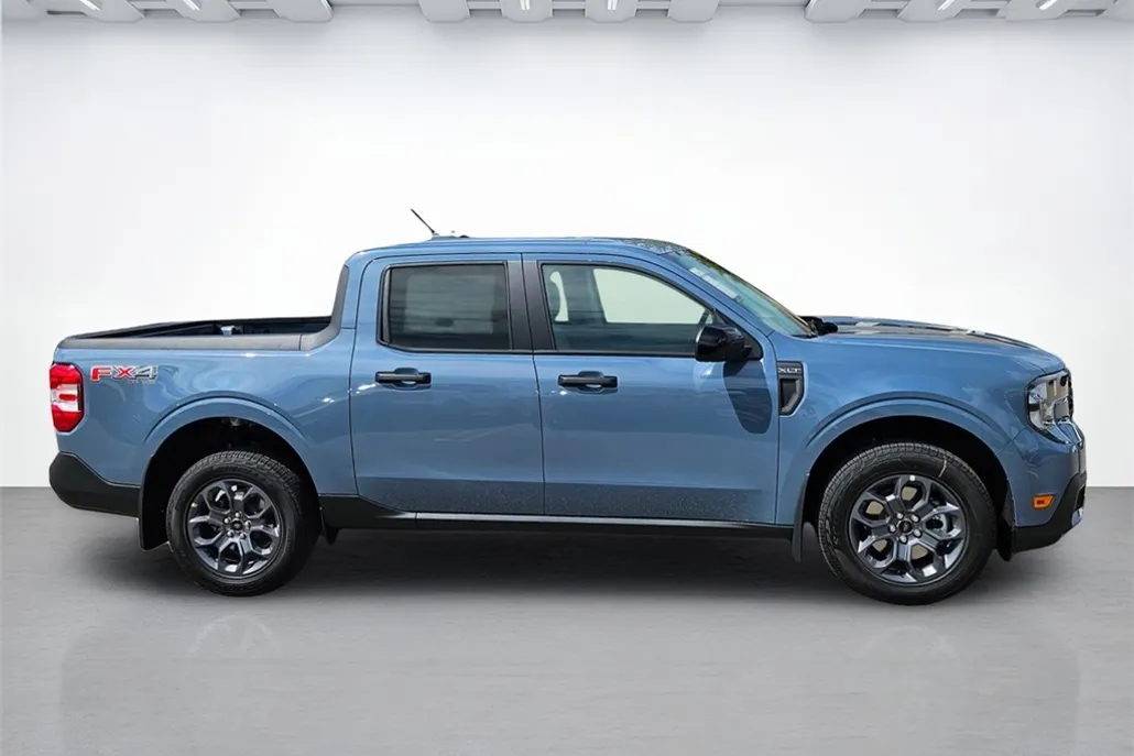 2025 Ford Maverick XLT photo 1