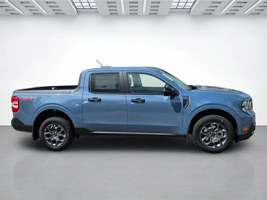 2025 Ford Maverick XLT photo 1