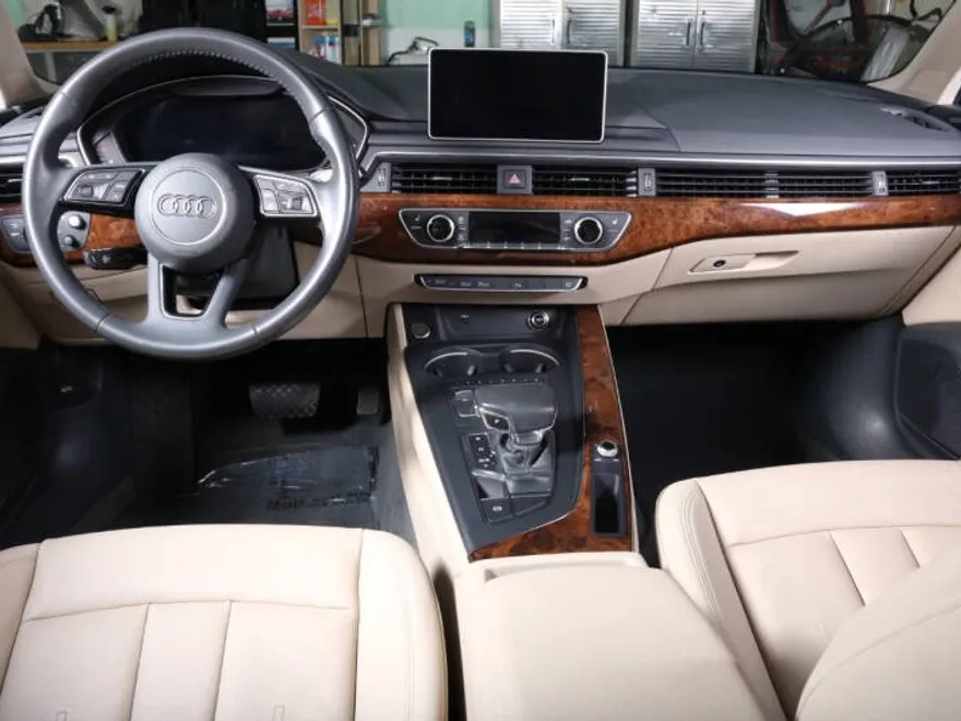 2019 Audi A4 Prestige photo 1