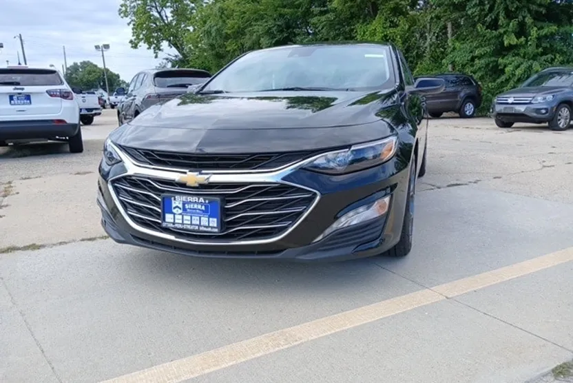 2023 Chevrolet Malibu 1LT photo 1