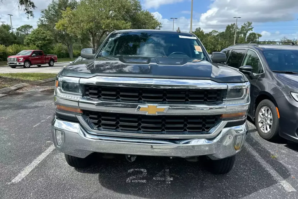 2018 Chevrolet Silverado 1500 LT photo 1
