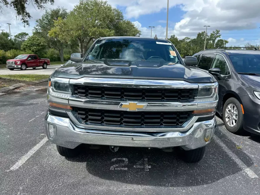 2018 Chevrolet Silverado 1500 LT photo 1