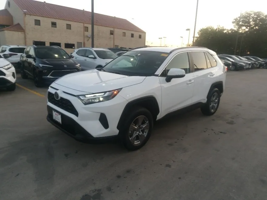 2025 Toyota RAV4 Hybrid XLE photo 1