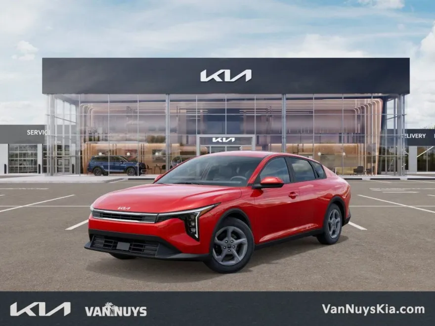 2025 Kia K4 LXS photo 1