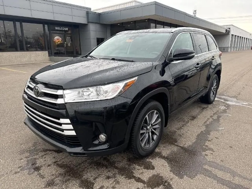 2017 Toyota Highlander XLE photo 1