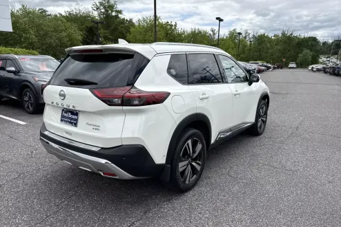 2022 Nissan Rogue Platinum photo 3