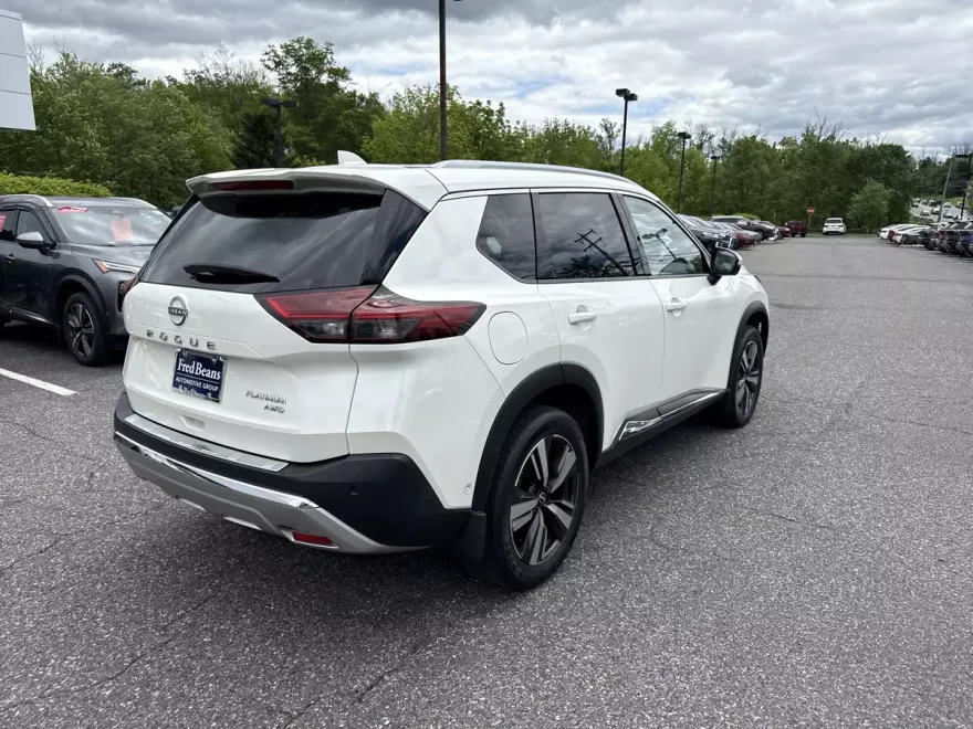 2022 Nissan Rogue Platinum photo 3