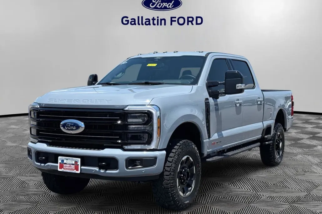 2025 Ford F-350 Platinum photo 1