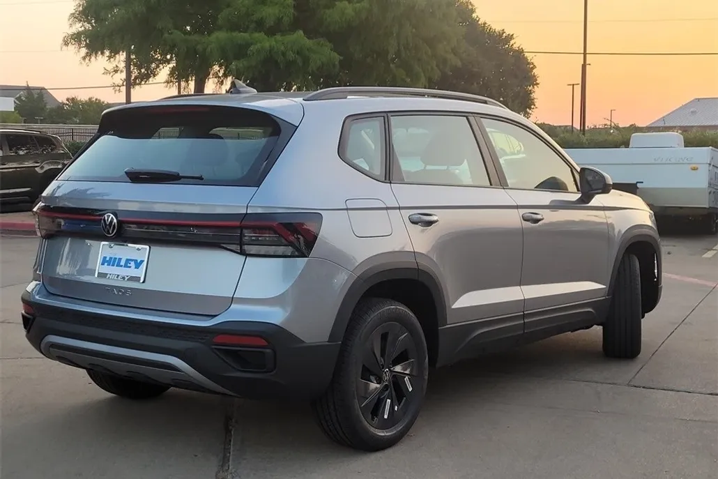 2025 Volkswagen Taos S photo 1