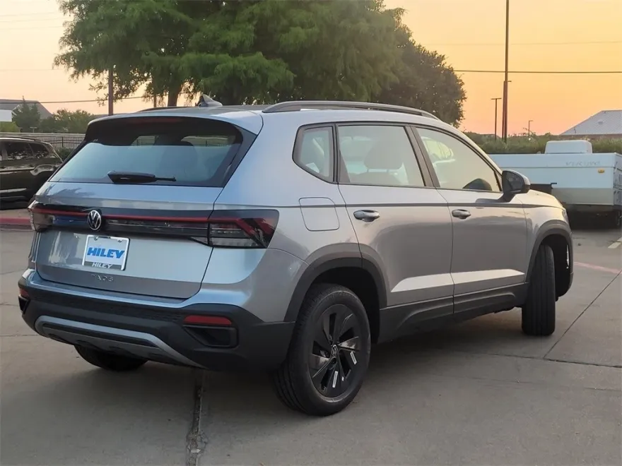 2025 Volkswagen Taos S photo 1