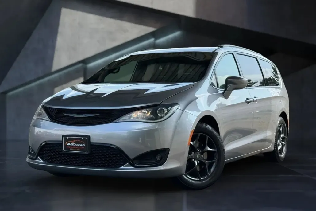 2019 Chrysler Pacifica Touring Plus photo 1