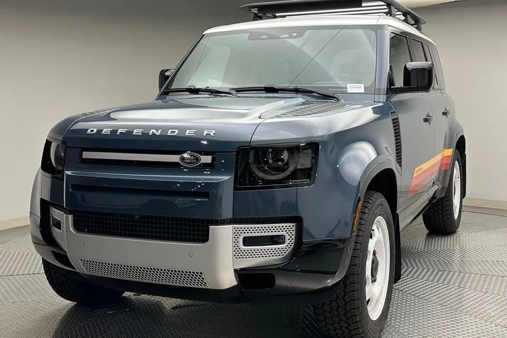 2025 Land Rover Defender 110 S photo 1