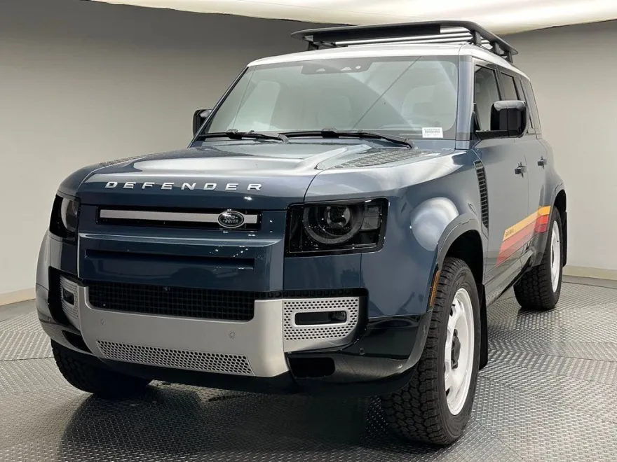 2025 Land Rover Defender 110 S photo 1
