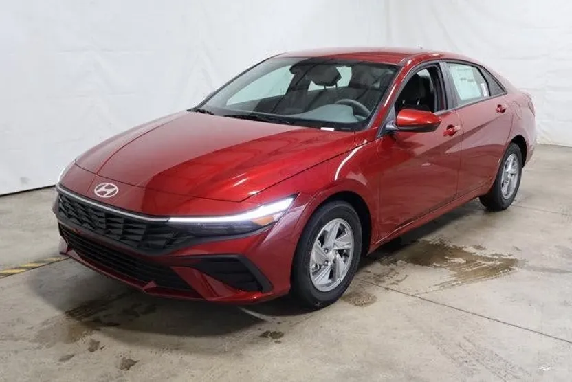 2025 Hyundai Elantra SE photo 1
