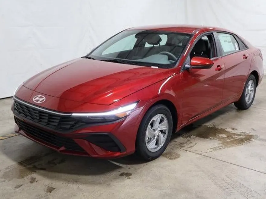 2025 Hyundai Elantra SE photo 1