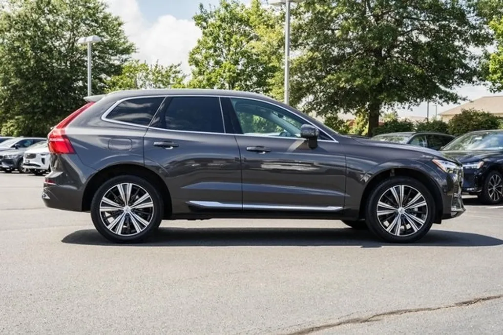 2022 Volvo XC60 B5 Inscription photo 1