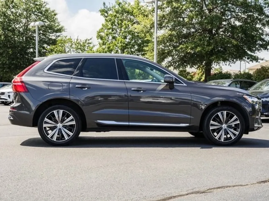 2022 Volvo XC60 B5 Inscription photo 1