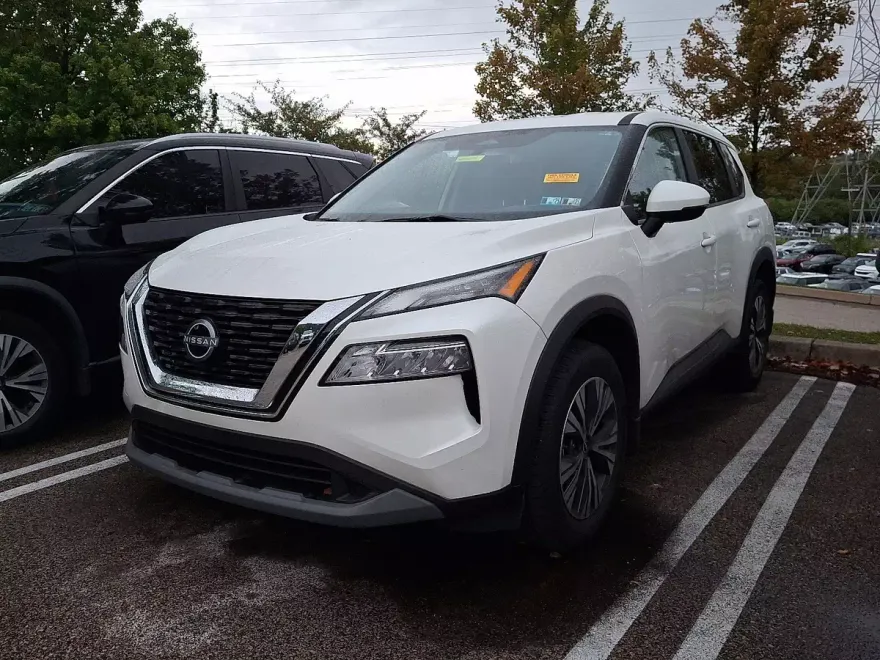 2022 Nissan Rogue SV photo 1
