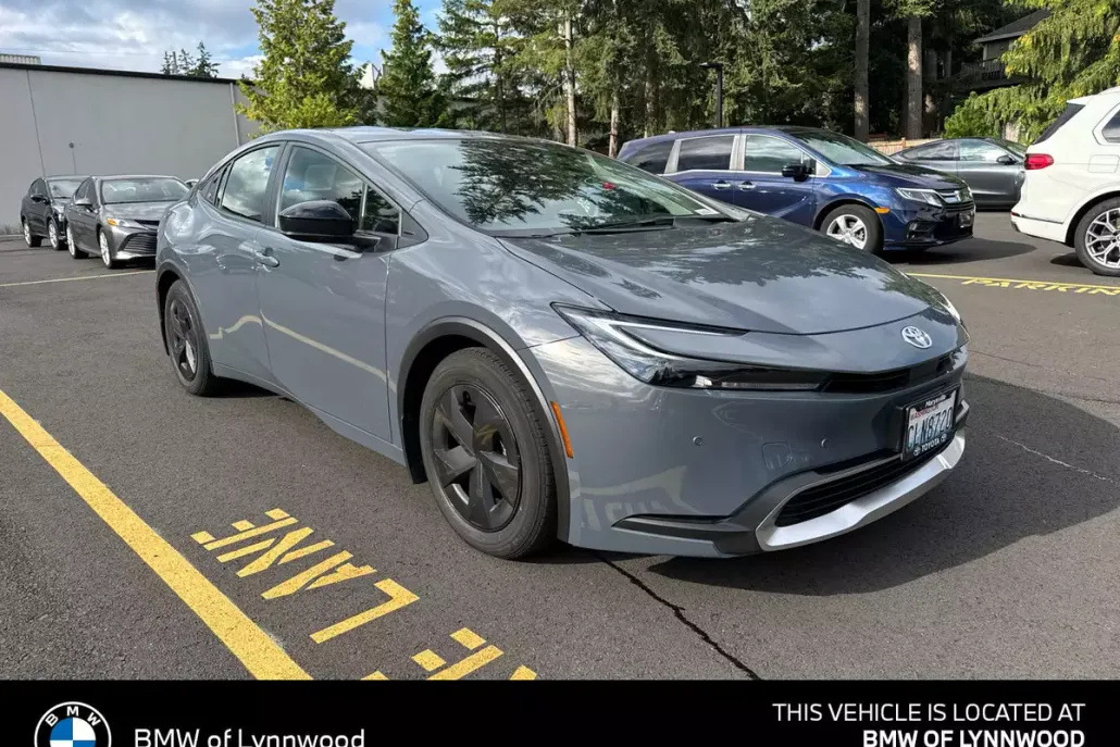2024 Toyota Prius Prime SE photo 1