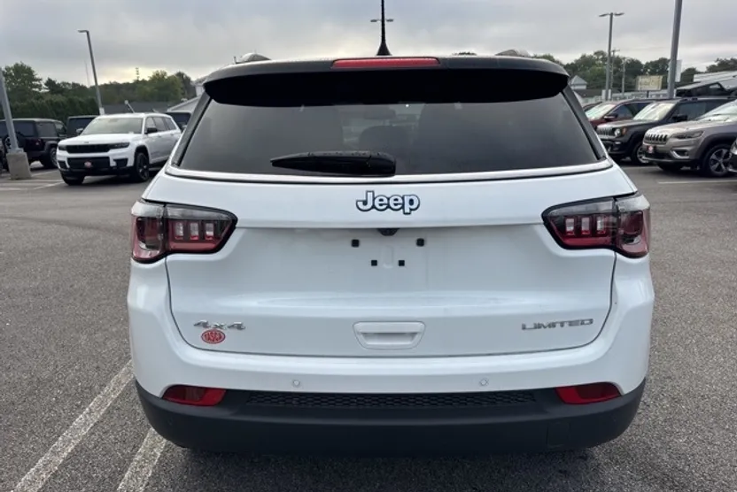 2025 Jeep Compass Limited photo 1