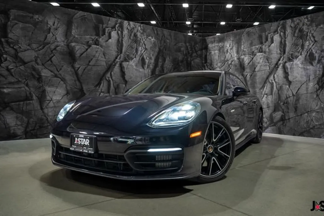 2022 Porsche Panamera E-Hybrid 4 photo 1