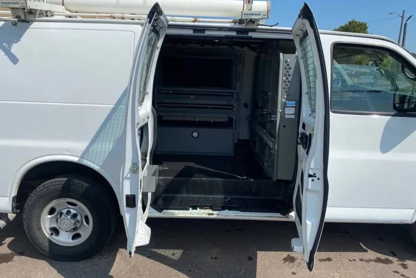 2015 Chevrolet Express 2500 Cargo Van photo 1