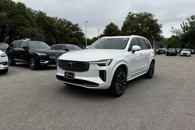 2025 Volvo XC90 Plus T8 photo 1