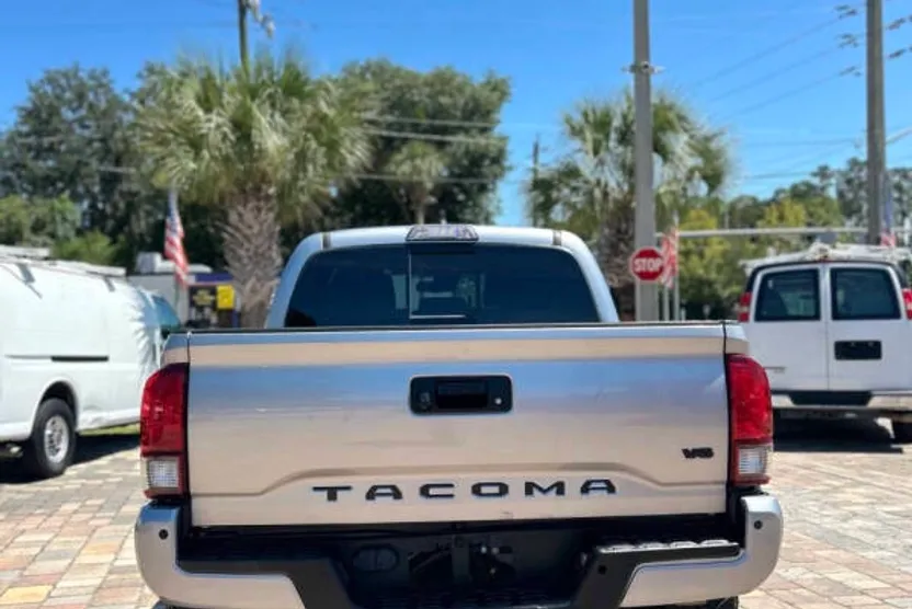 2019 Toyota Tacoma TRD Off-Road photo 1