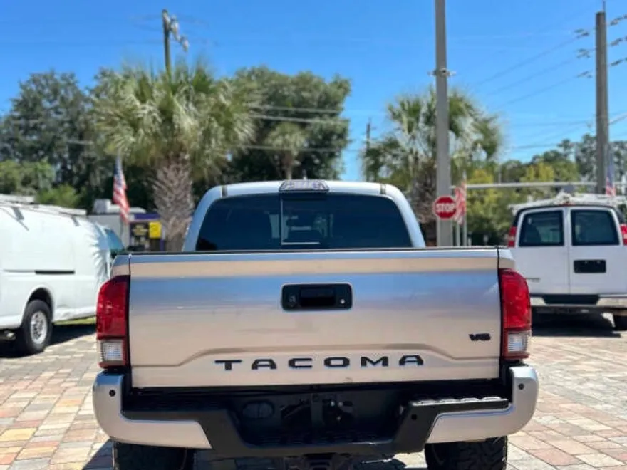 2019 Toyota Tacoma TRD Off-Road photo 1