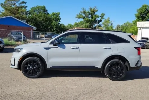 2023 Kia Sorento SX photo 2