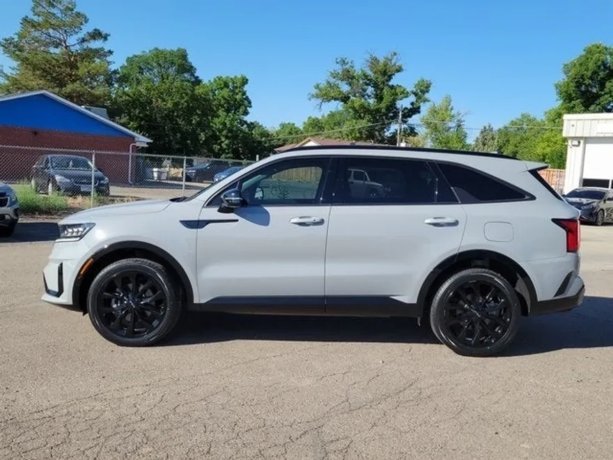 2023 Kia Sorento SX photo 2